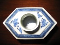 1963.01.081a,b inside